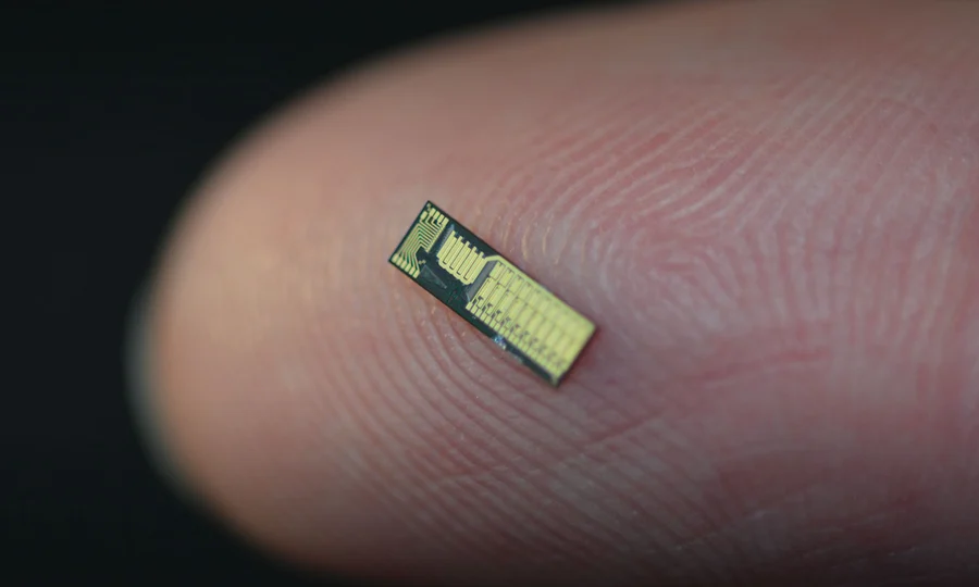 From silicon to light: the thriving integrated photonics hub at HTCE