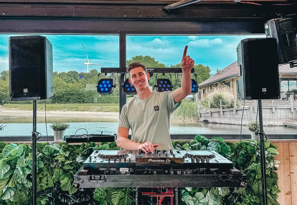 Terrace Party with DJ every Thursday in June